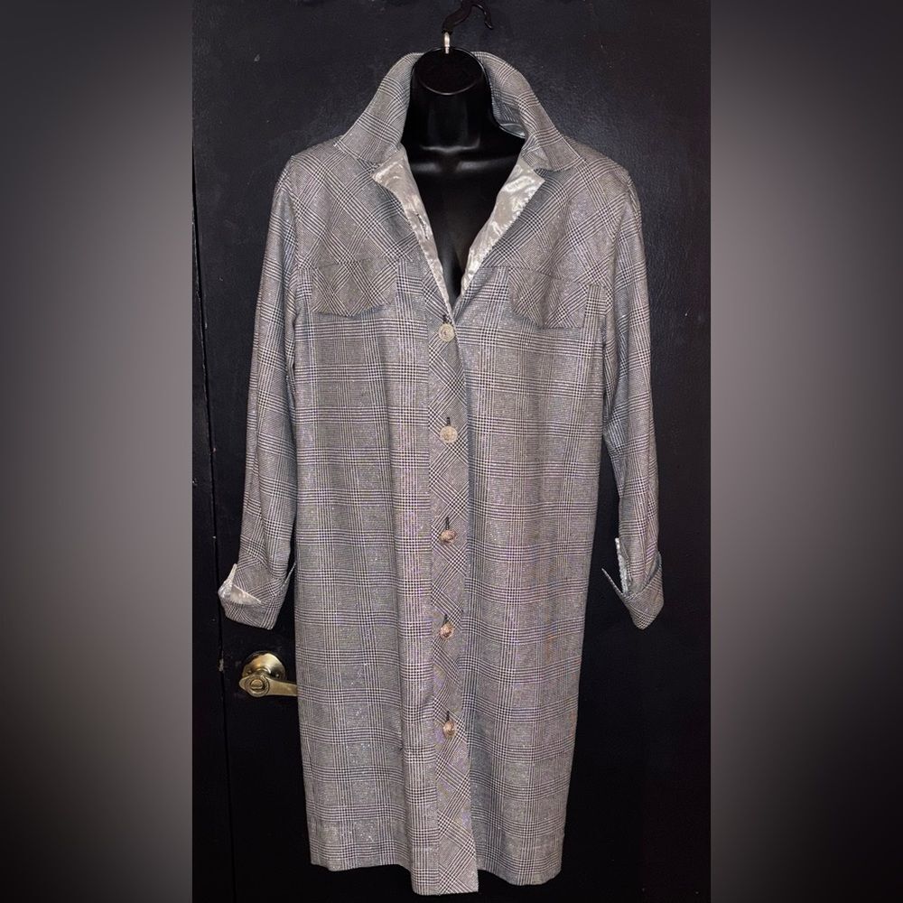 Sparkle and shine in this vintage coat from David Warren New York. Size 8. - Picture 2 of 15